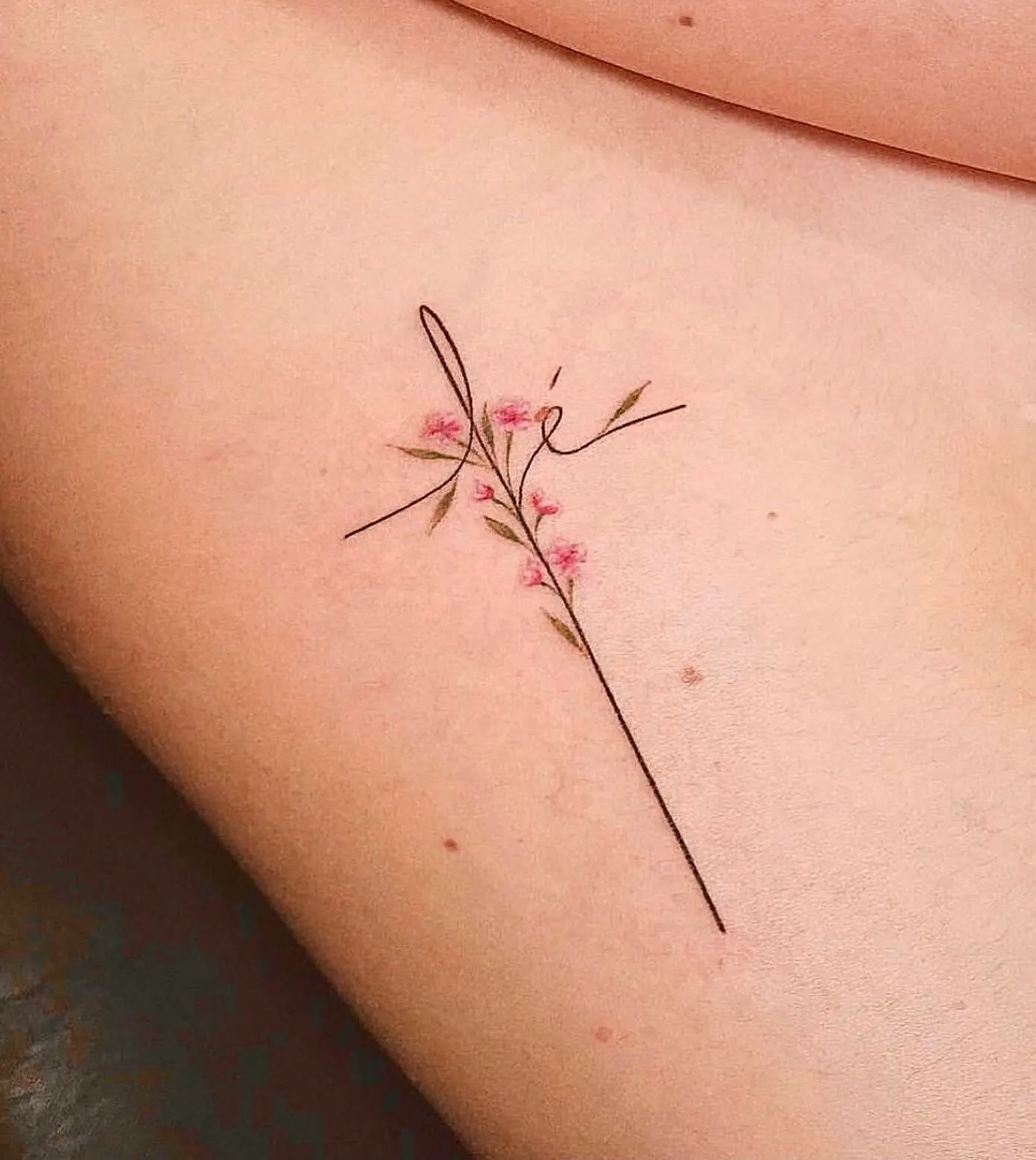 Mini tatuagem delicada — exemplo 2